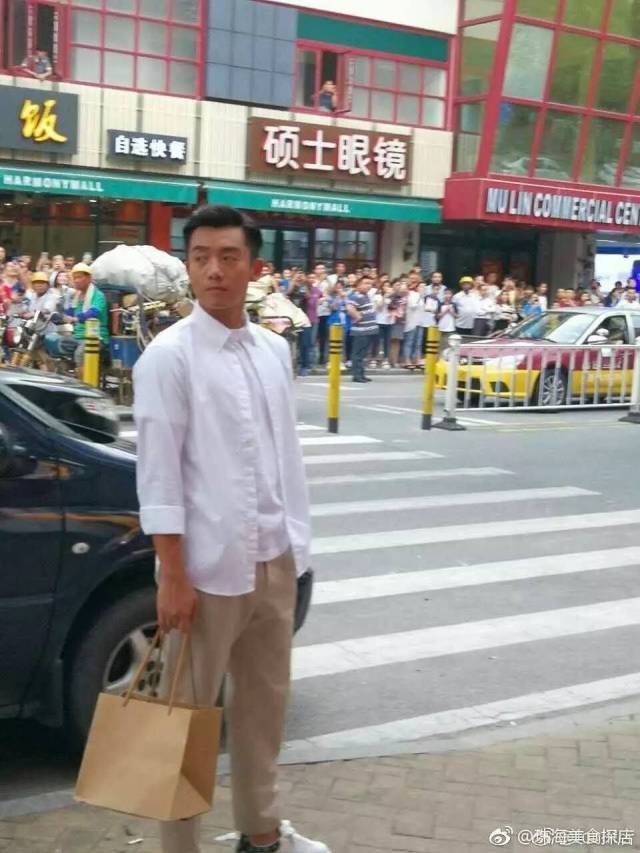 郑恺昨天三灶唐人街被多名市民围观,又有大片在珠海拍摄?
