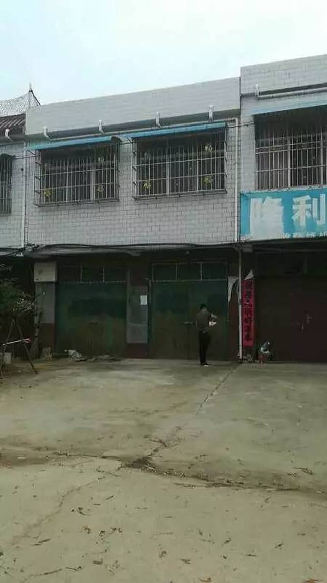 穰东镇金鸡北路(菜市场)核心位置,距离中心街50米,坐东向西三间门面