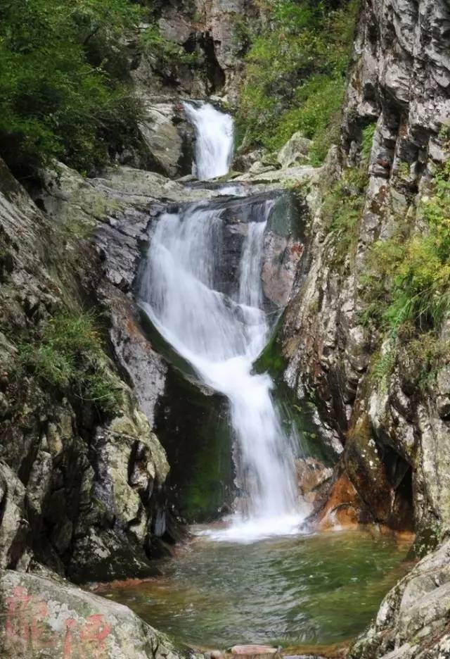 草链岭是秦岭东最高山峰(海拔2646米),位于陕西省洛南县洛源镇,山势