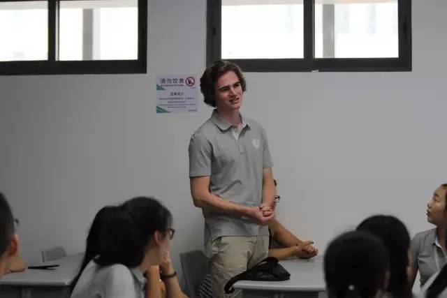 经管学院迎新 | 推开那扇门--2017经管学院迎新