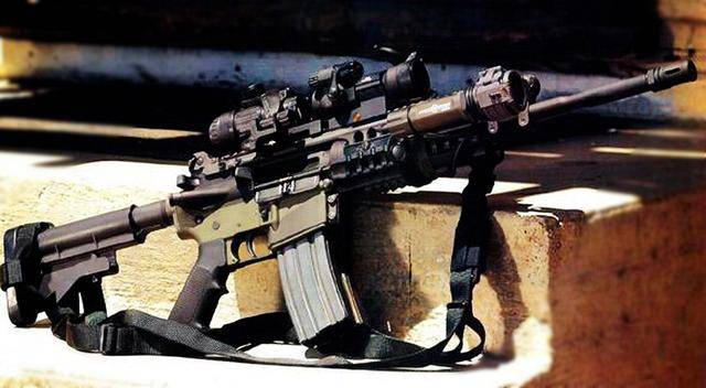m16突击步枪,世界六大名枪之一,是由美国著名枪械设计师尤金·斯通纳