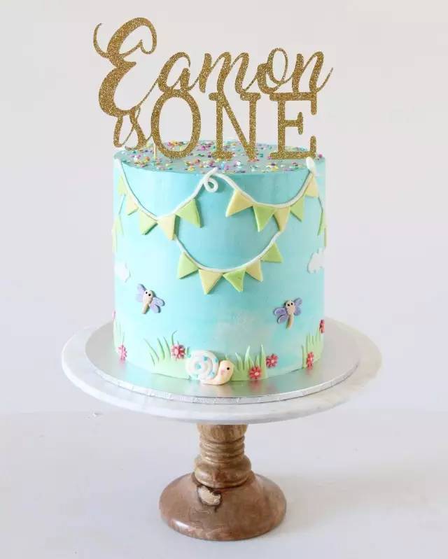 怎么装饰蛋糕简单漂亮 d92e2b84659d49ab8d3858a1919089a7.jpeg