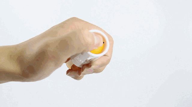 使劲摇晃瓶身15秒