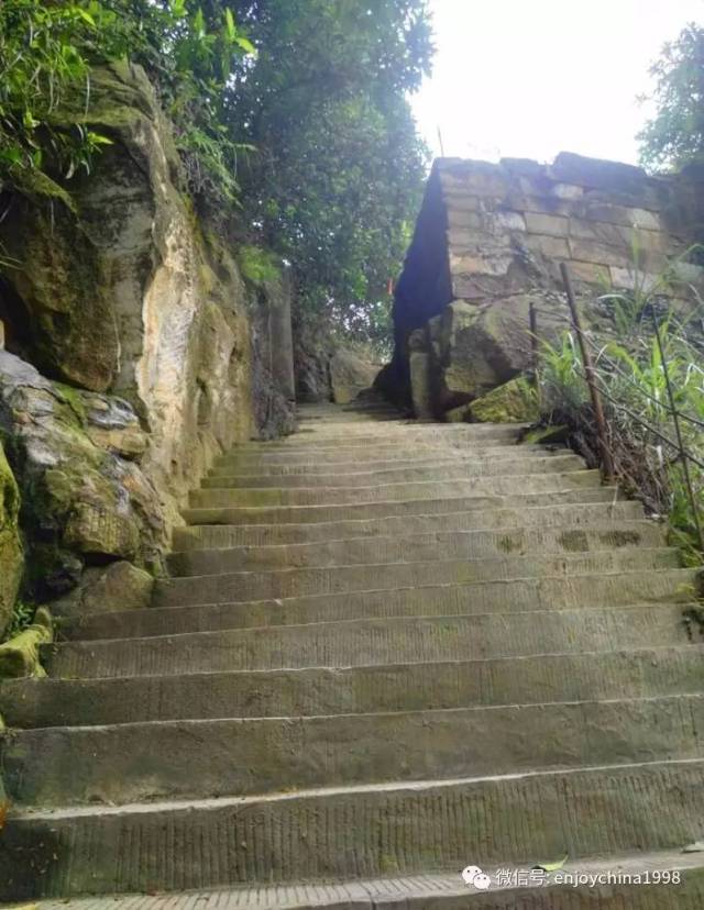 天下奇山,欢乐中国走进西蜀二峨眉-威远俩母山!