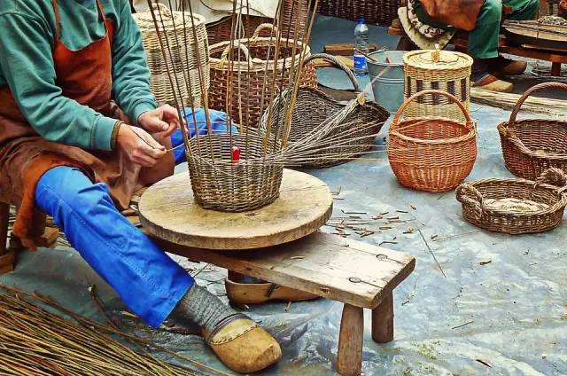 民间草柳编织工艺品