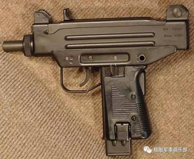 uzi)-1990年代推出,比迷你乌兹进一步缩小短,类似较大型的冲锋手枪