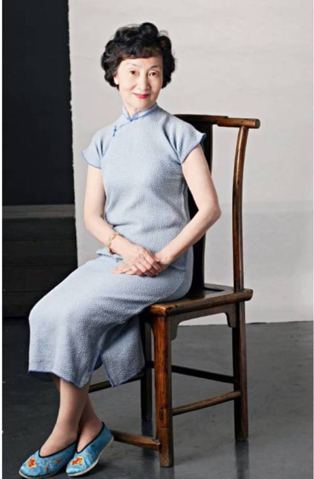 她叫沈世华.