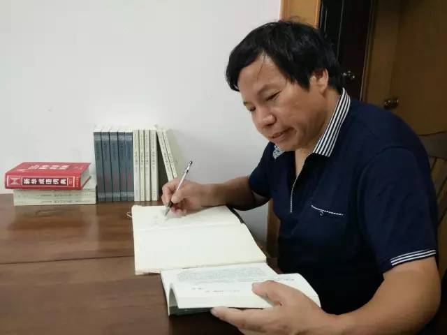 00 地点 深圳中心书城北台阶 程玉合资深中学语文教师,北京师范大学