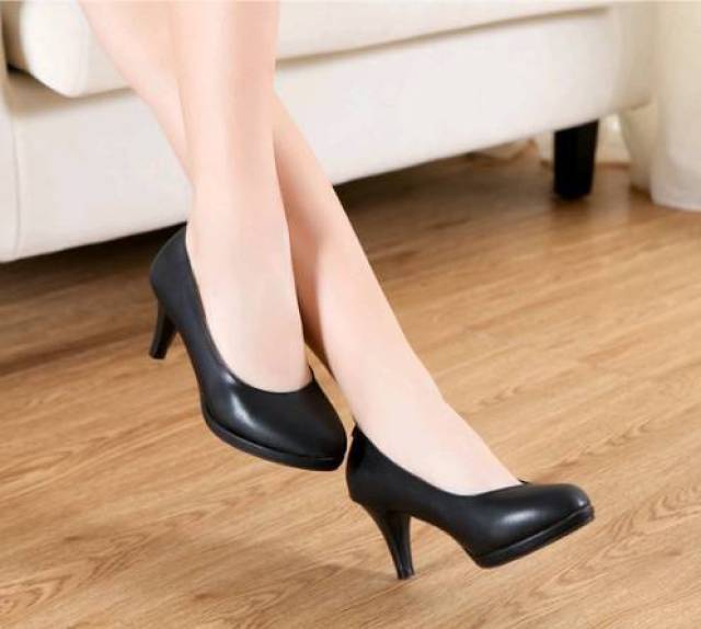 女生参加空乘面试应该穿什么衣服?一般着装特