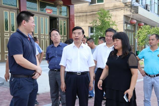 台州市人大周先苗一行来尤溪实地察看清潭村生活垃圾"