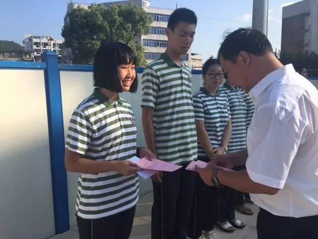 漳平一中举行2017-2018学年第一学期开学式暨"93届(2)班奖教奖学金"