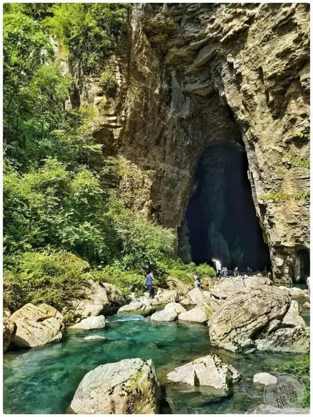 这里竟有一条世界之最的地下暗河,龙桥河水四季长流,盘山绕石不知归处