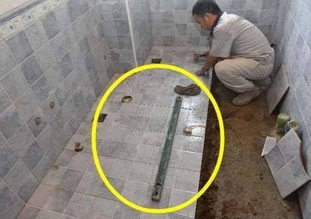 用水量是比较大的,所以我们卫生间的地面最好是做上一点小坡度,接着在