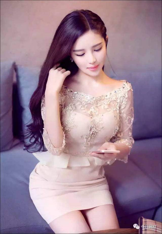 映客主播 | 年入百万,樱花公益女神,"楚楚"动人的足球