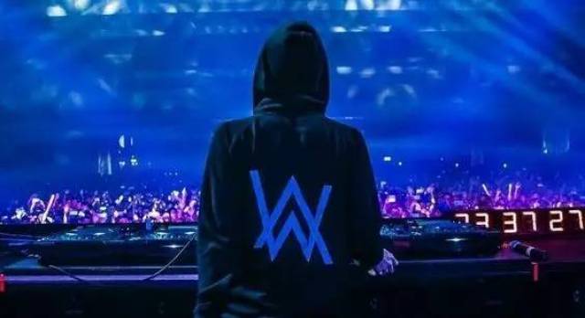 听alan walker,一首神曲faded怎么够!