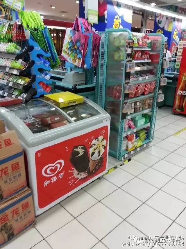 再来一张图片,这是夏天搭上冰淇淋冰柜的区域