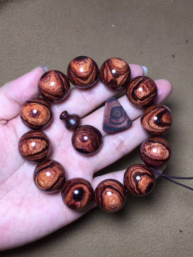 紫檀柳手串:极品对眼,纹理堪比海黄的手串