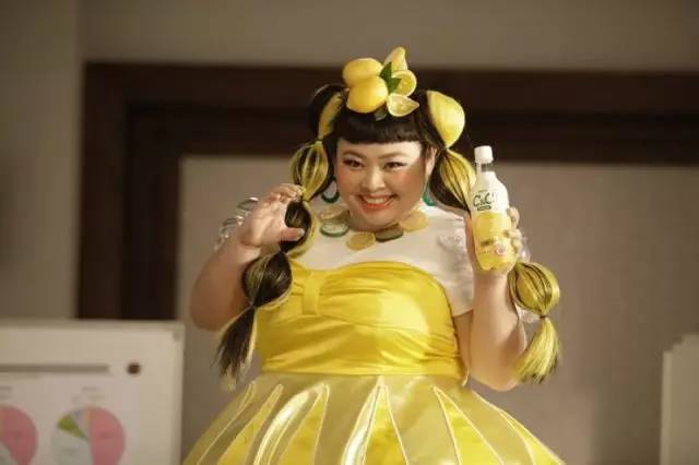 200斤女胖子的穿衣搭配秘诀,让你一改囧样