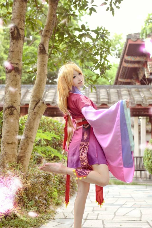 感谢服装:风云cos衣柜(微博:@漫萌服饰) 涂山红红还是涂山苏苏呢