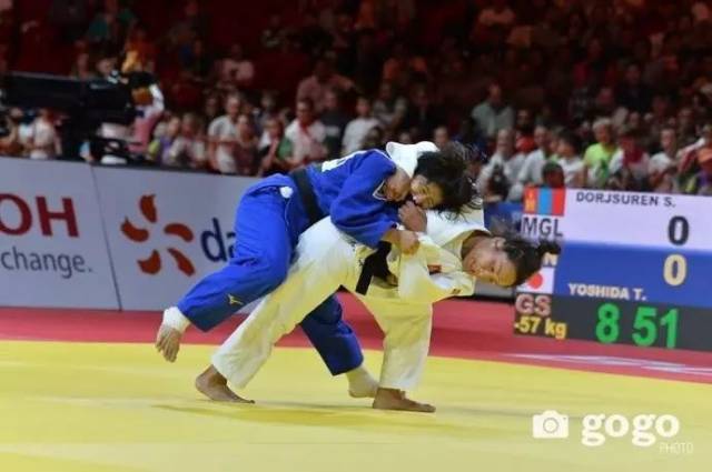 当蒙古国歌响起的那一刻,她已泪流满面