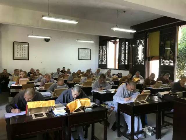 住持是怎样炼成的,走进天台佛学院学僧们的真实生活