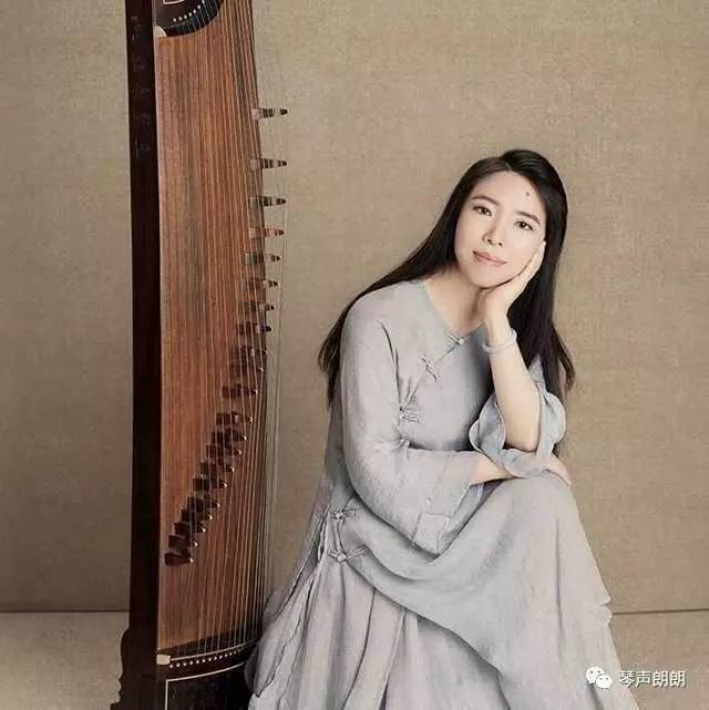 青年古筝演奏家,文化部资格考官认证,师从著名古筝演奏家教育家周望