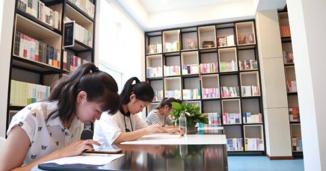 "新华书店悦读吧"开放座谈会