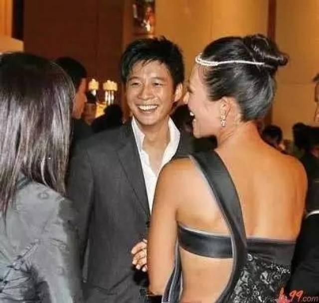 李湘爆料的三字女明传奇私服网站星,曾与成龙房祖名同时传绯闻