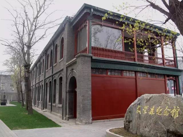 于1724年 ▼ 北京市第二十五中学 创建于1864年 北京市第一六六中学
