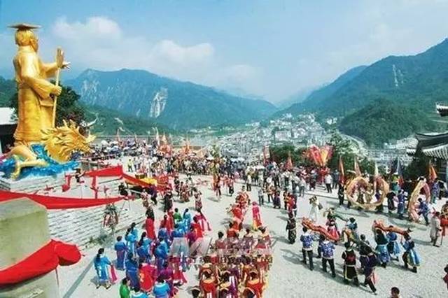 如藏珍馔 各地的习俗也不一样 在太湖地区 有 祭祀禹王的习俗 又称