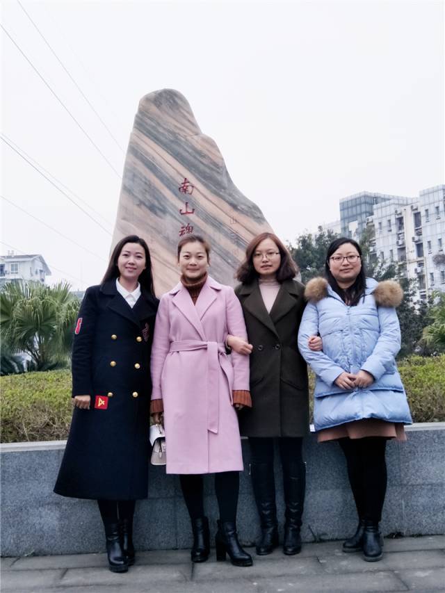 四川省广元市川师大万达中学校长姚辉携全体行