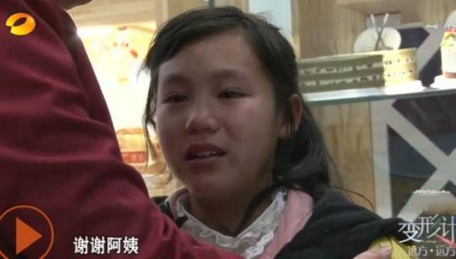 参加了《变形记》过后的梁小友, 得到了很多人的帮助, 去了镇上上学