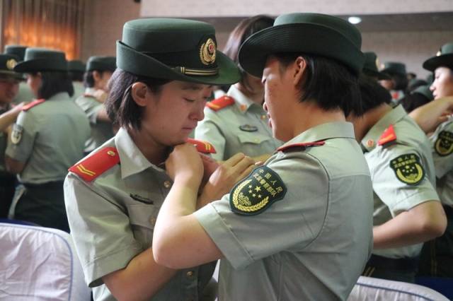 2017退伍女兵纪念册:这个秋天,我们不说再见