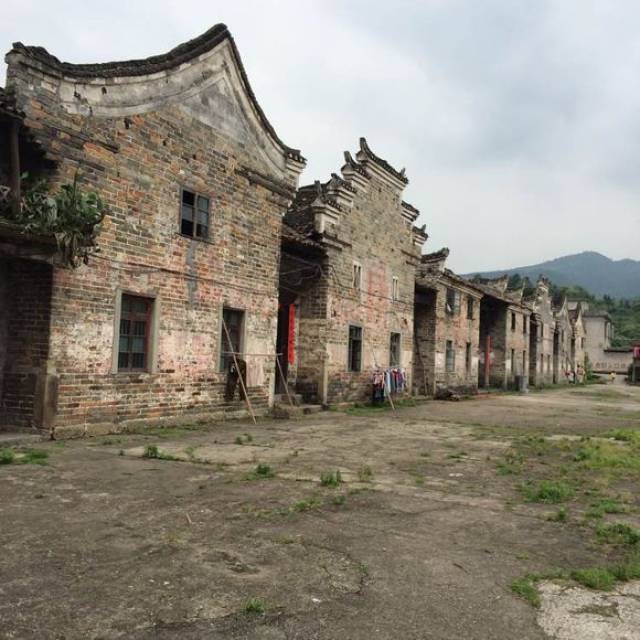 (国庆大巴出行) 雾漫小东江 梦幻仙境 行走丹霞地貌高椅岭 流华湾古