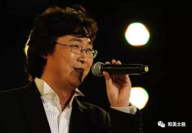 1999年,在上海大剧院独唱音乐会上,廖昌永演唱歌曲《老师,我总是想起