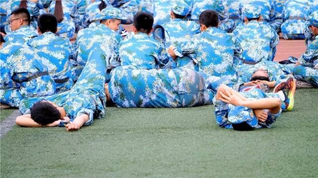 军训日日日日日日日常(小薇找来了太阳)