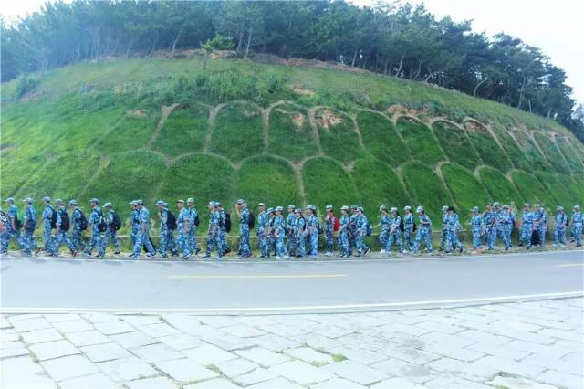 军训日日日日日日日常(小薇找来了太阳)