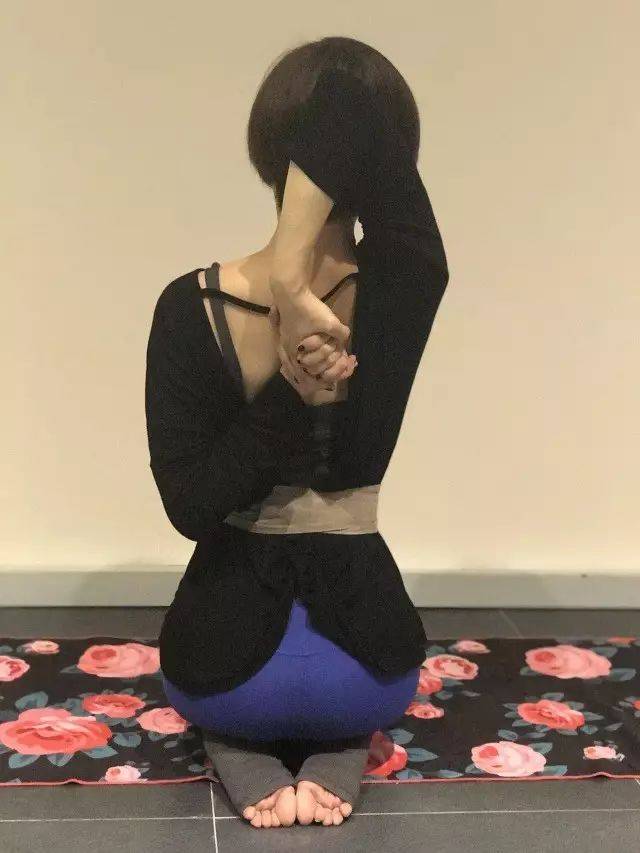 mosa 老师谈【瑜伽开肩体式】 :hold 住,并沉浸在当下的感觉里.