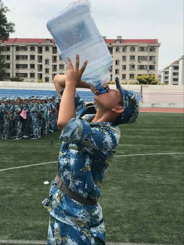 军训日日日日日日日常(小薇找来了太阳)