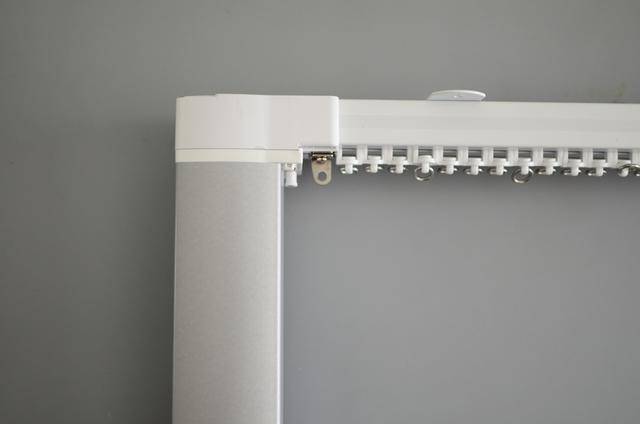 导轨安装上墙需要固定支架,aqara智能窗帘电机的导轨支持顶装和侧装