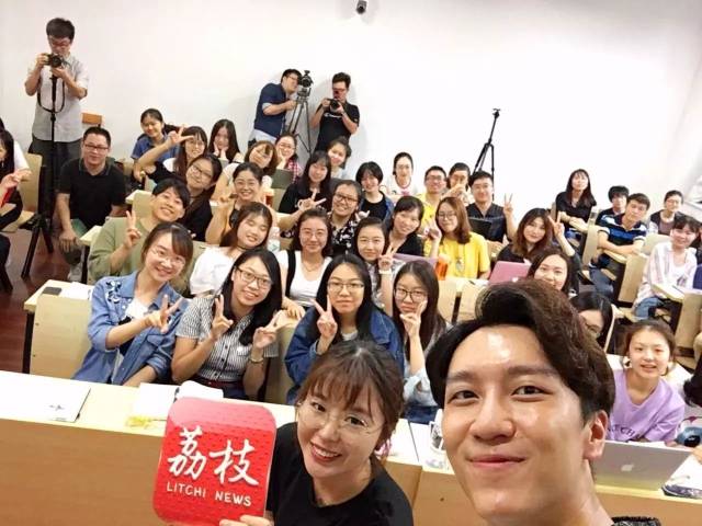 这位南大公共关系课的老师,其实是一名超凡魔术师!