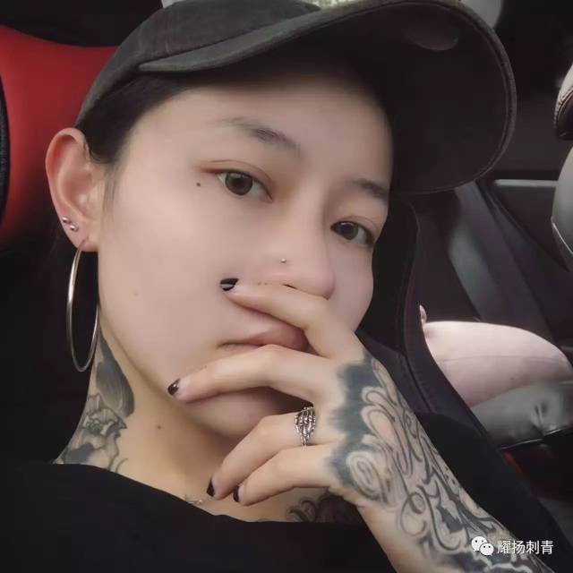 谁说有大花臂的就一定是老大的女人?专访一个酷翻天的女纹身师