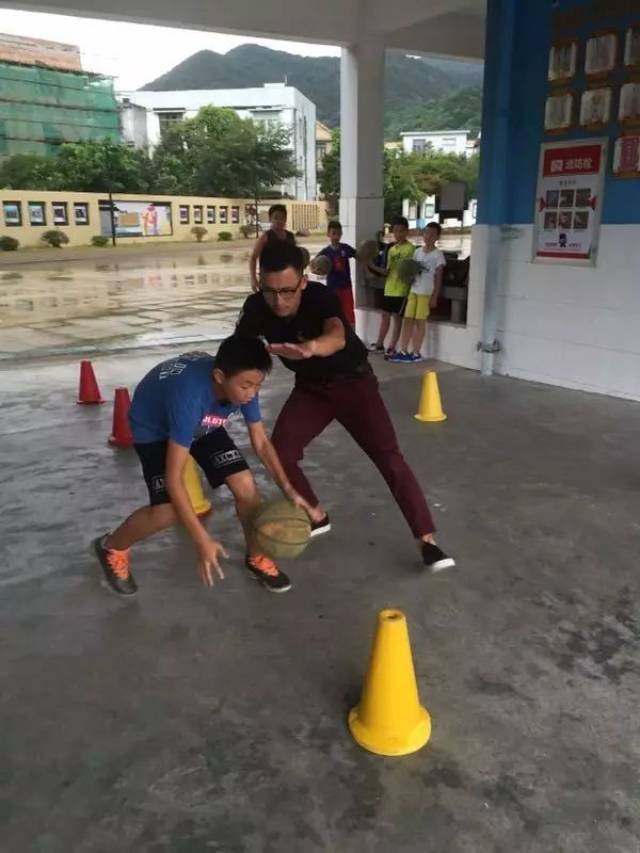 【平凡教师的一天】记白泉中心小学毛建波老师