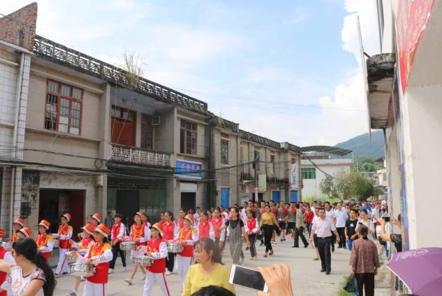 南丹县罗富镇举行新兵入伍欢送仪式