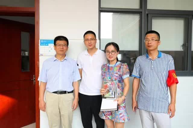 节日送祝福 温暖满校园——平阳县建兰学校庆祝第33个
