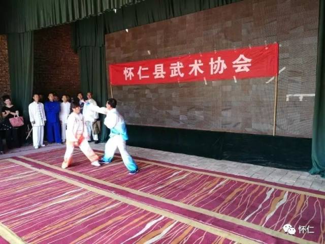 大同,怀仁武术名家登台献艺,扭秧歌队表演,现场红火热闹