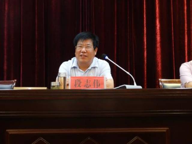 邓州市城区一小学区隆重举办2017年度教师节表彰大会
