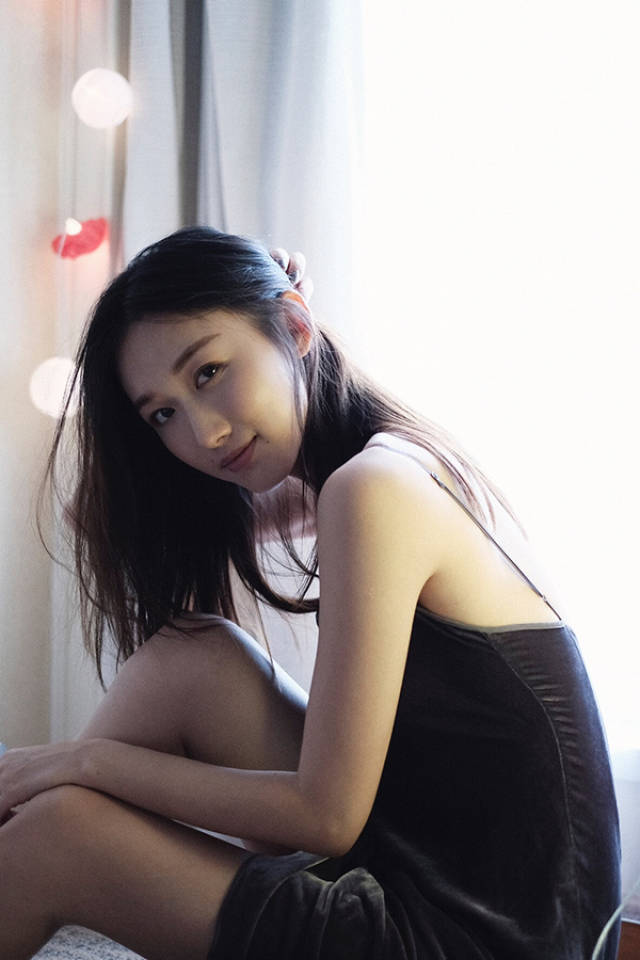 小花谢林彤微博晒美照 清纯模样斩获大批男友粉