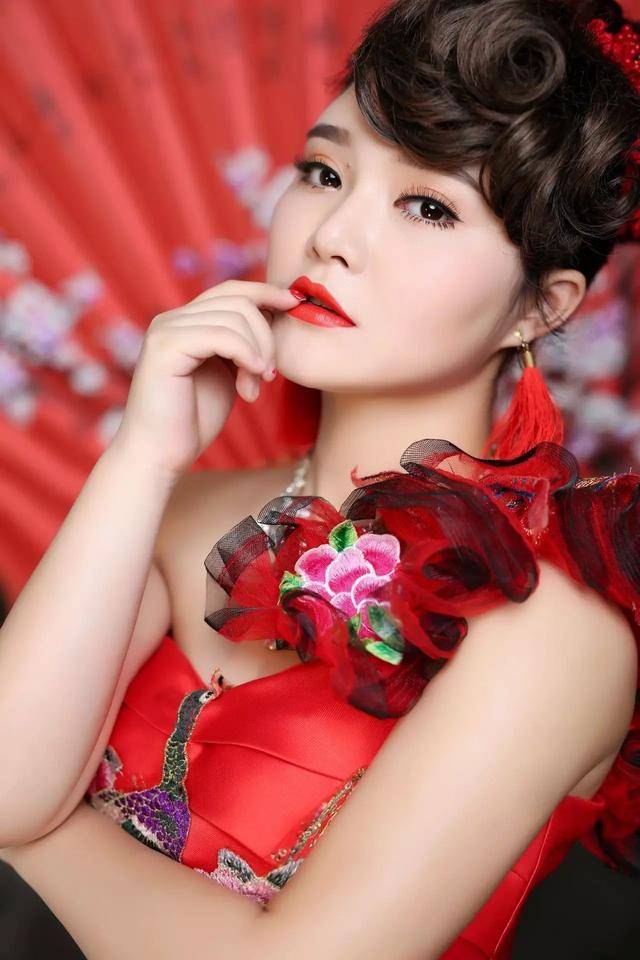 自由歌者天籁之音-贵州本土歌手王舒雅婷再发