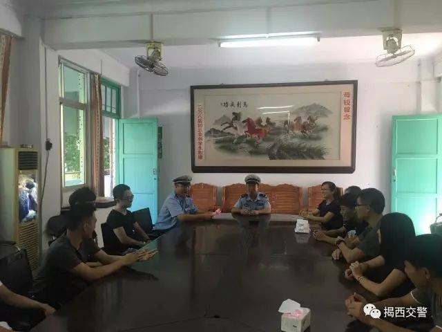 新闻揭西交警棉湖中队派出民警到学校举行交通安全宣教活动